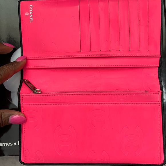 Chanel Wallet - Picture 2 of 3